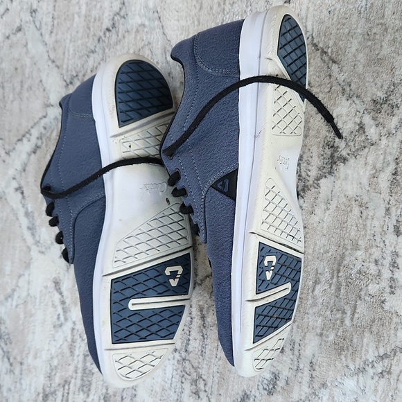 Men's Cuater Blueish Gray Sneakers, size 10 - Picture 2 of 4